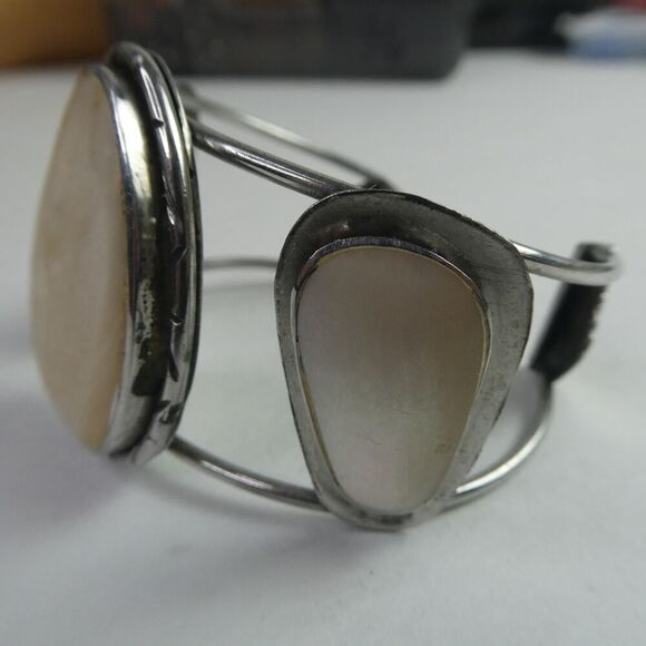 Silver Tone Wide Cuff Bracelet Large Chunky Mother of Pearl Shell Egg Teardrop - Picture 3 of 12
